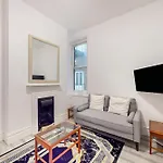 Modern 2 Bed Apt-7 Minutes From The Thames River