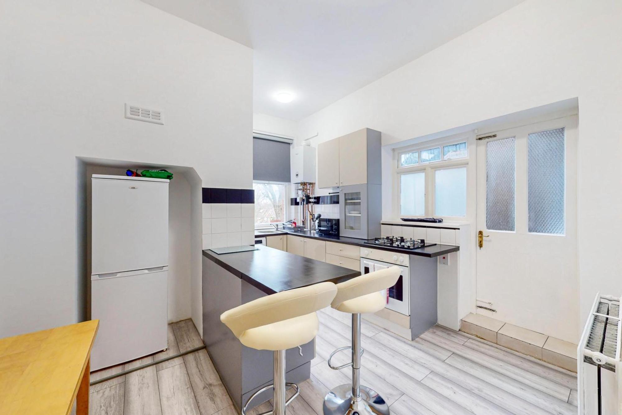 Apartment Modern 2 Bed Apt-7 Minutes From The Thames River London