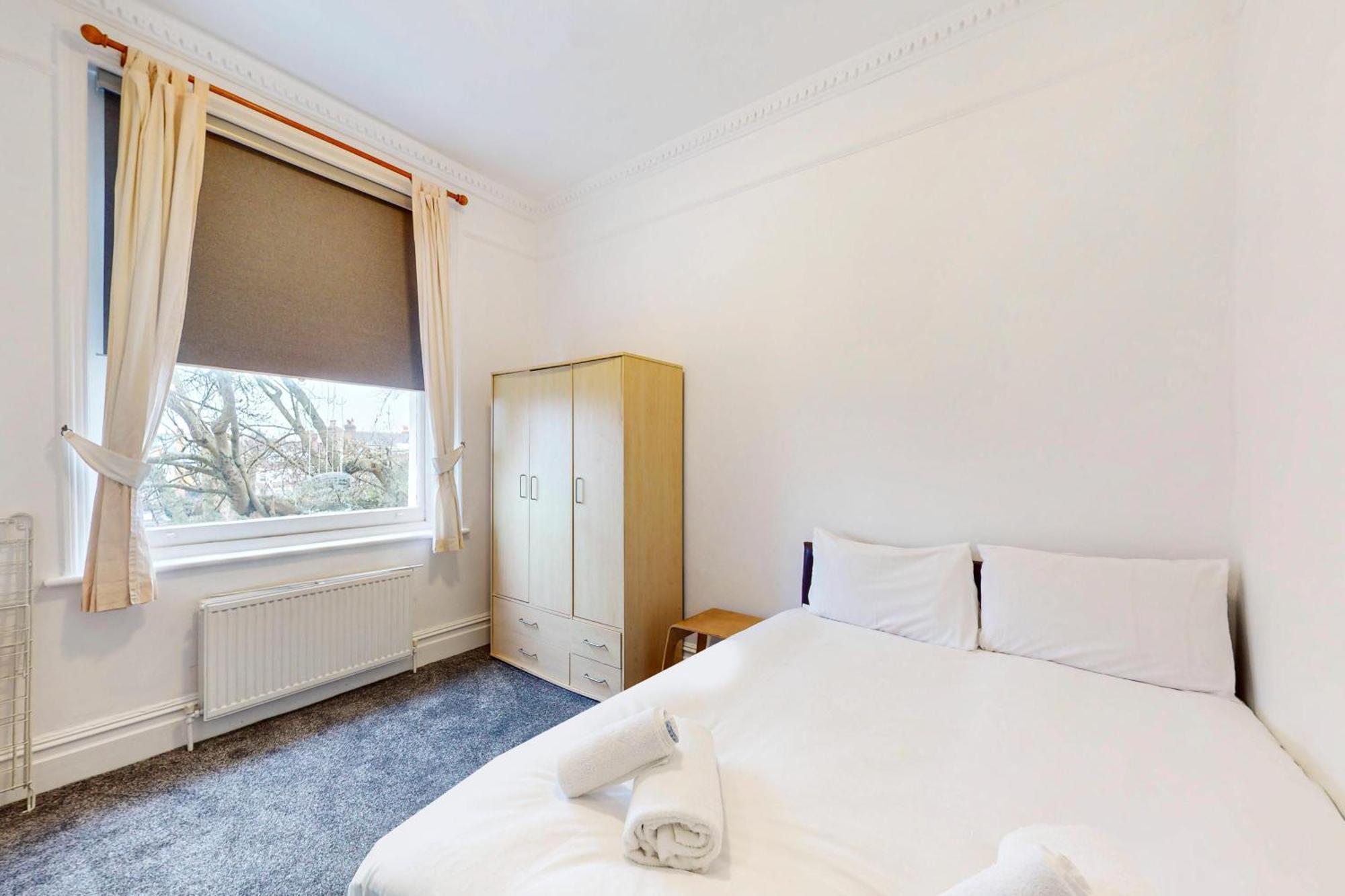 Modern 2 Bed Apt-7 Minutes From The Thames River London