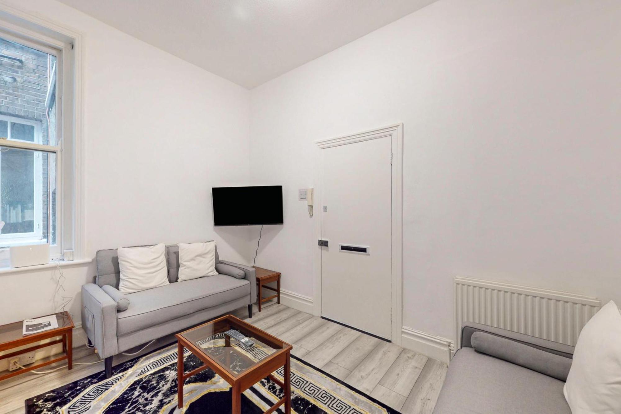 Modern 2 Bed Apt-7 Minutes From The Thames River * London